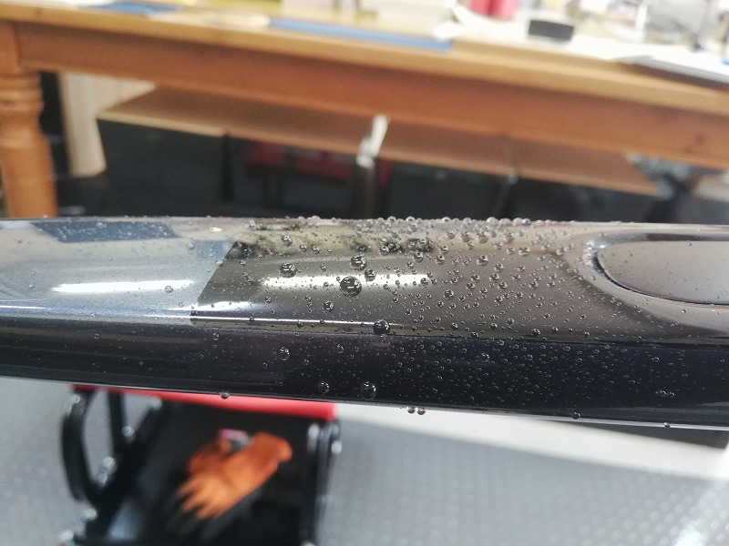 霧吹きで水をかけた