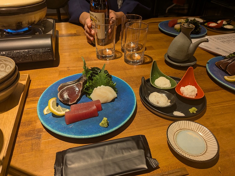 右の３つの小皿は３種類の山芋の食べ比べ